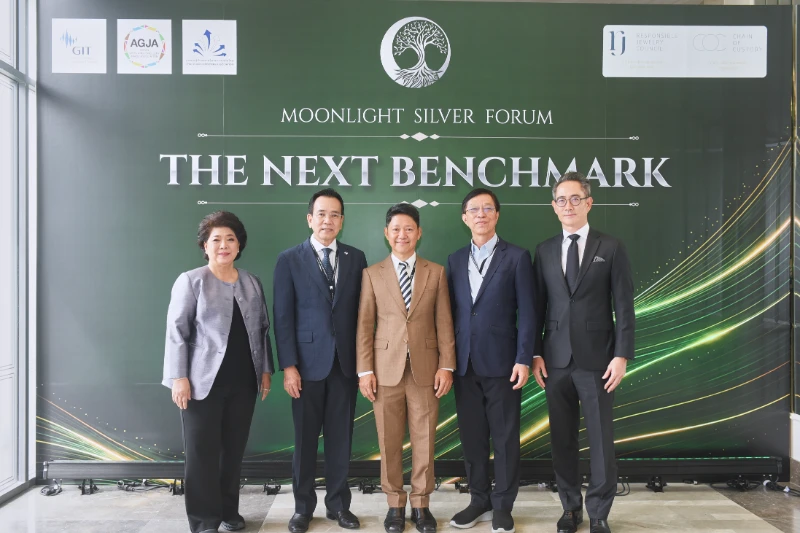 คุณพวรรณ์ นววัฒนทรัพย์ ประธานบริหาร กลุ่มบริษัท วายแอลจี (YLG Group) รู้สึกเป็นเกียรติอย่างยิ่งที่ได้ร่วมเป็นวิทยากรในงาน Moonlight Silver Forum: The Next Benchmark